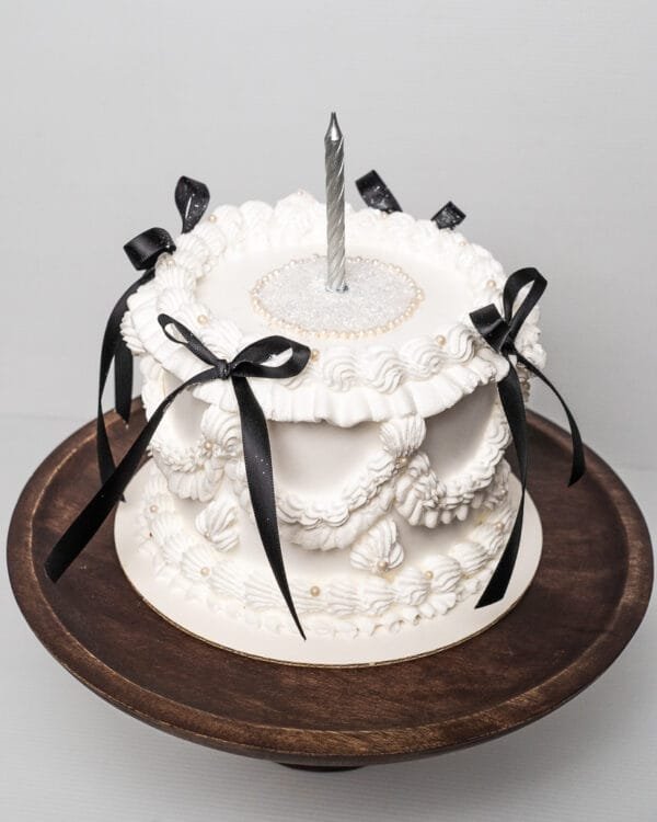 Harvi's BakeHouse Vintage Cake